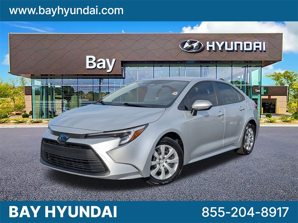 2024 Toyota Corolla LE's photo