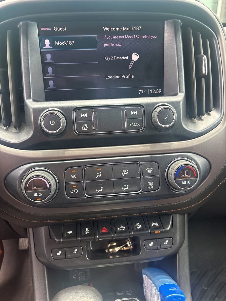 2022 GMC Canyon 4WD AT4 Crew Cab Short Box's photo