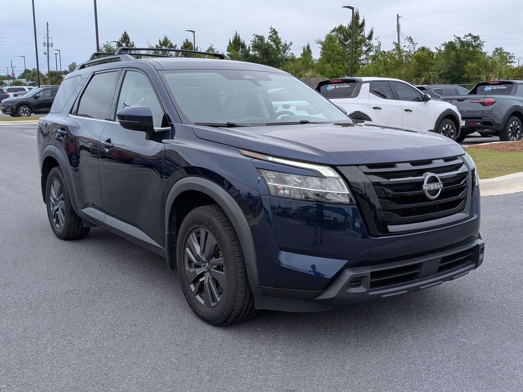 View vehicle photo 3