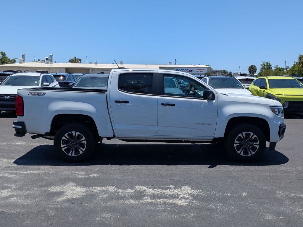 View vehicle photo 4