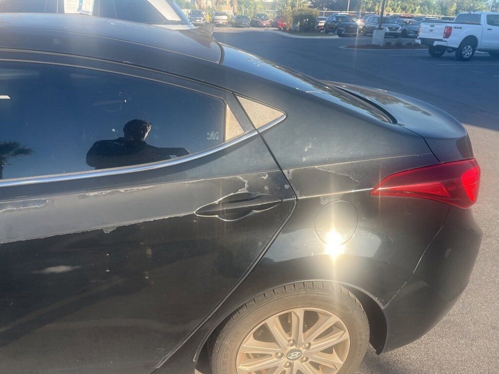 2015 Hyundai Elantra SE photo 2