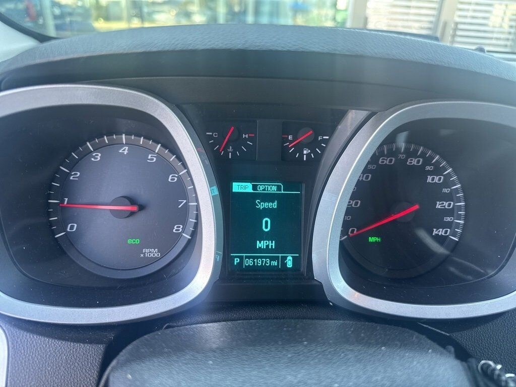 2015 Chevrolet Equinox LT photo 2