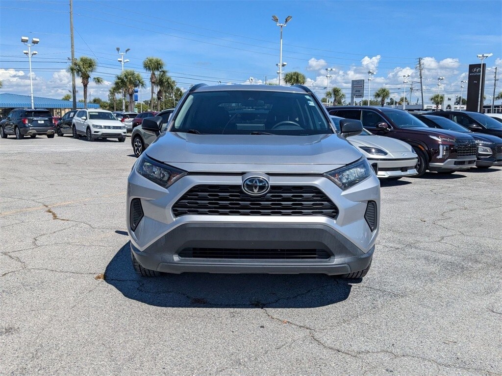 2020 Toyota RAV4 LE photo 2