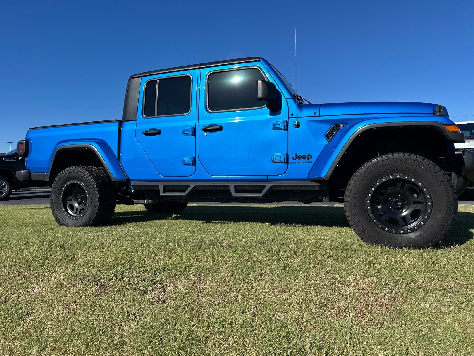2022 Jeep Gladiator Sport S photo 3