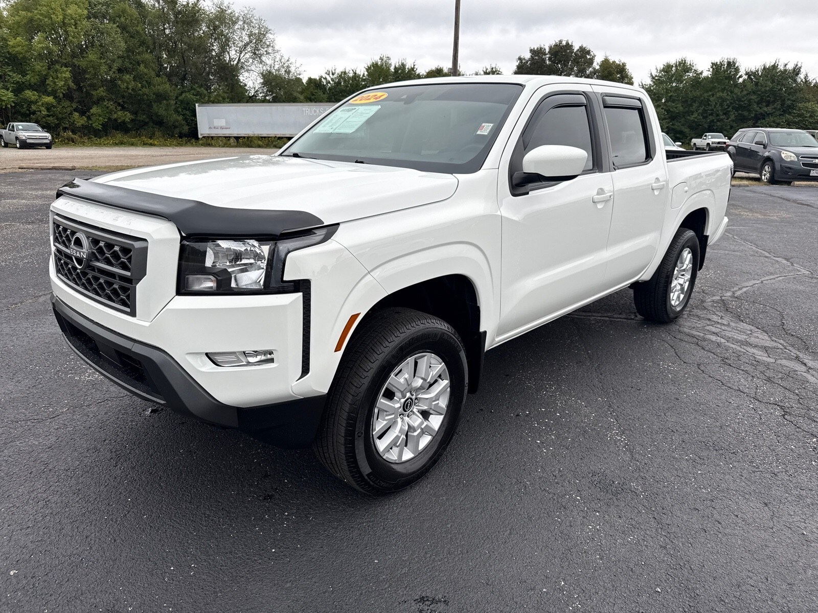 2024 Nissan Frontier SV photo 3