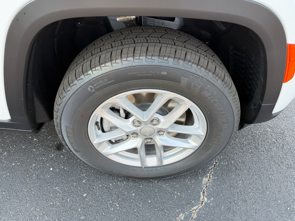New 2026 Jeep Grand Cherokee L Laredo Sport Utility