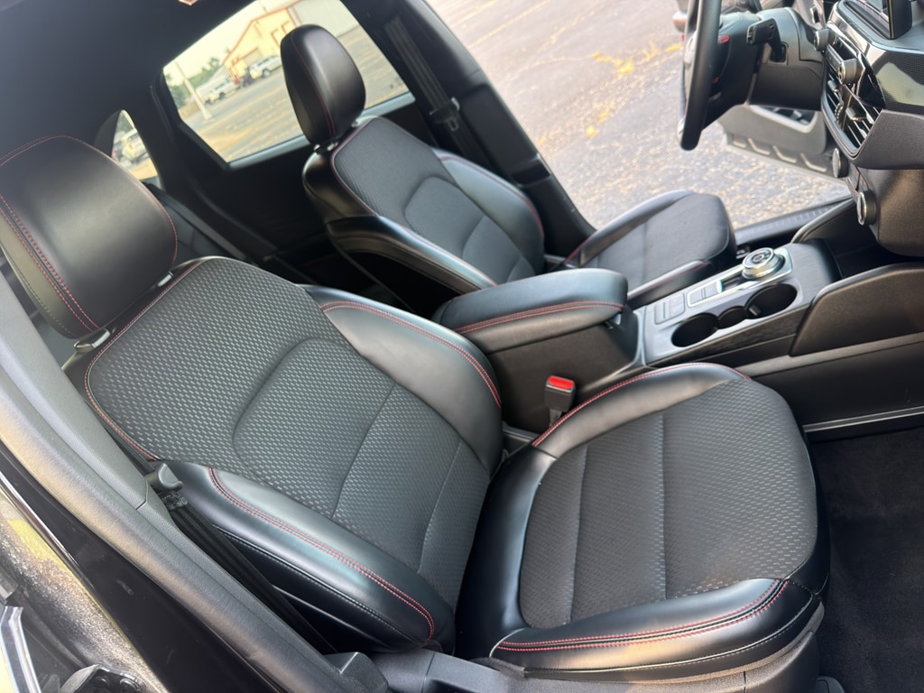 2025 Ford Escape ST-Line Select - Photo 24