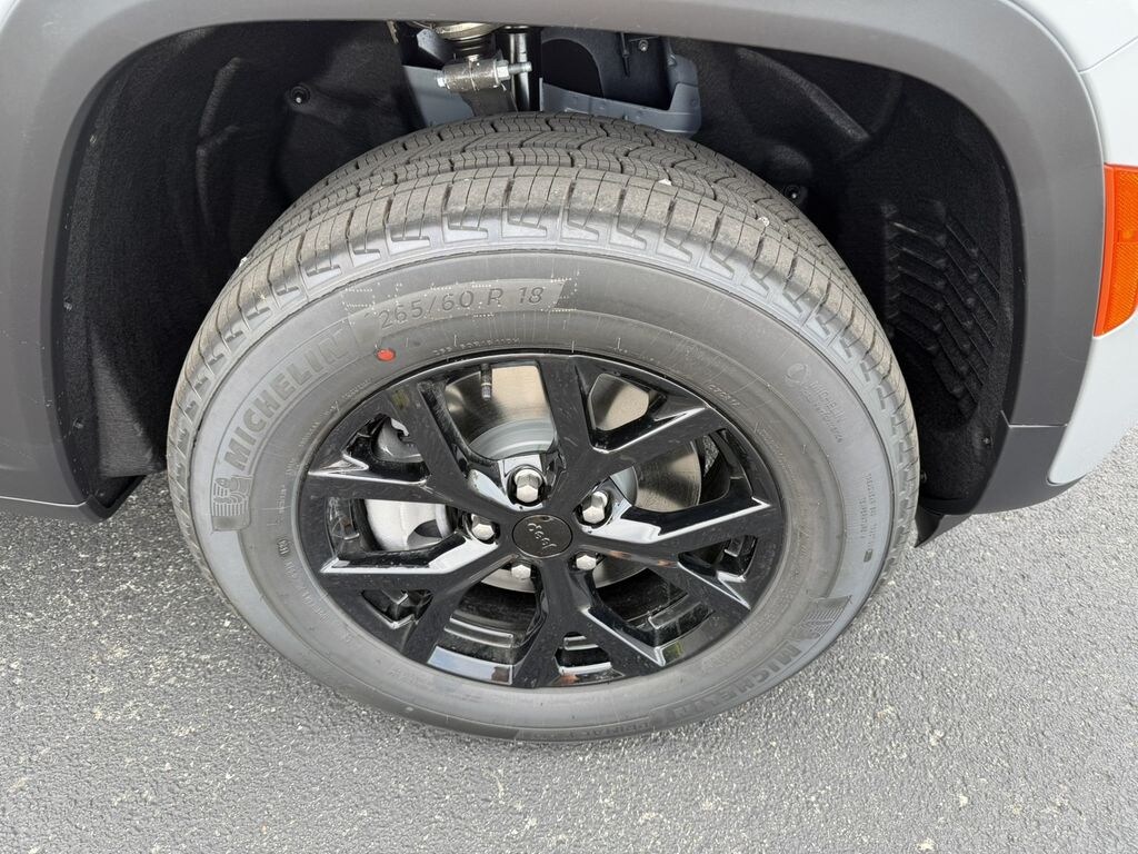 New 2026 Jeep Grand Cherokee L Laredo Sport Utility