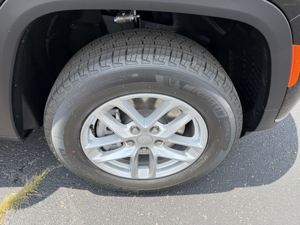 New 2026 Jeep Grand Cherokee L Laredo Sport Utility