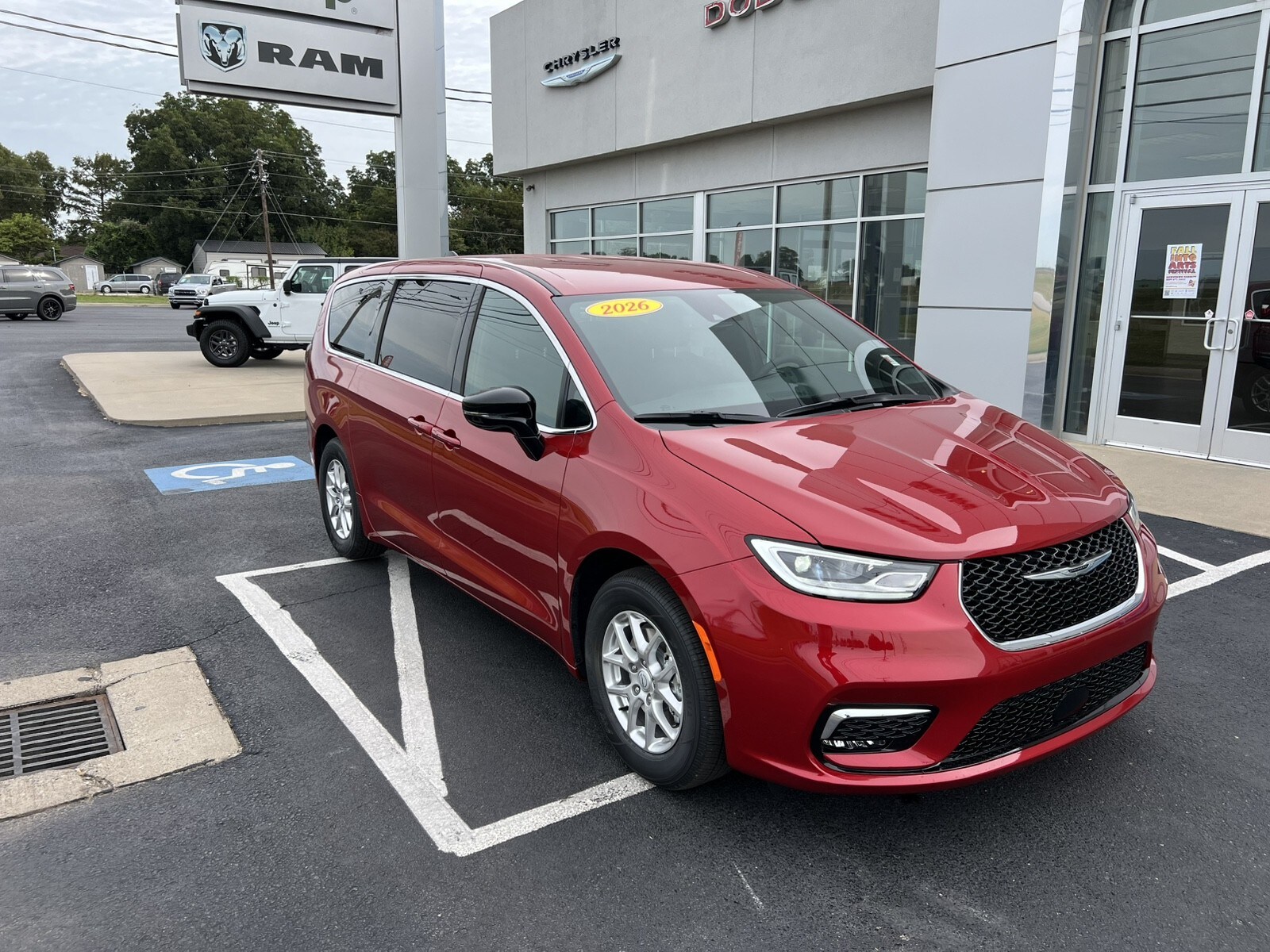 2026 Chrysler Pacifica photo 2