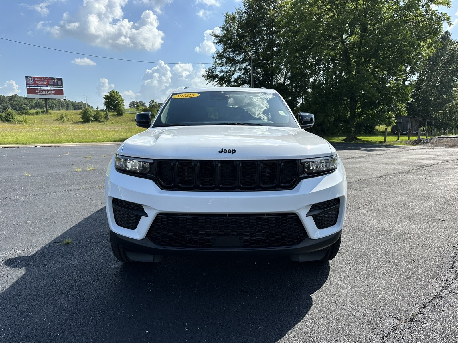 2025 Jeep Grand Cherokee Altitude photo 2