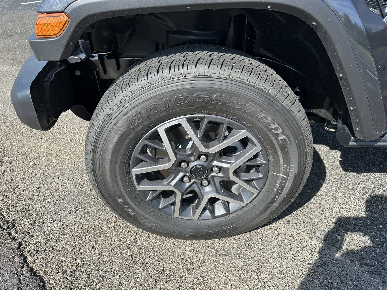 2025 Jeep Wrangler Sahara photo 3