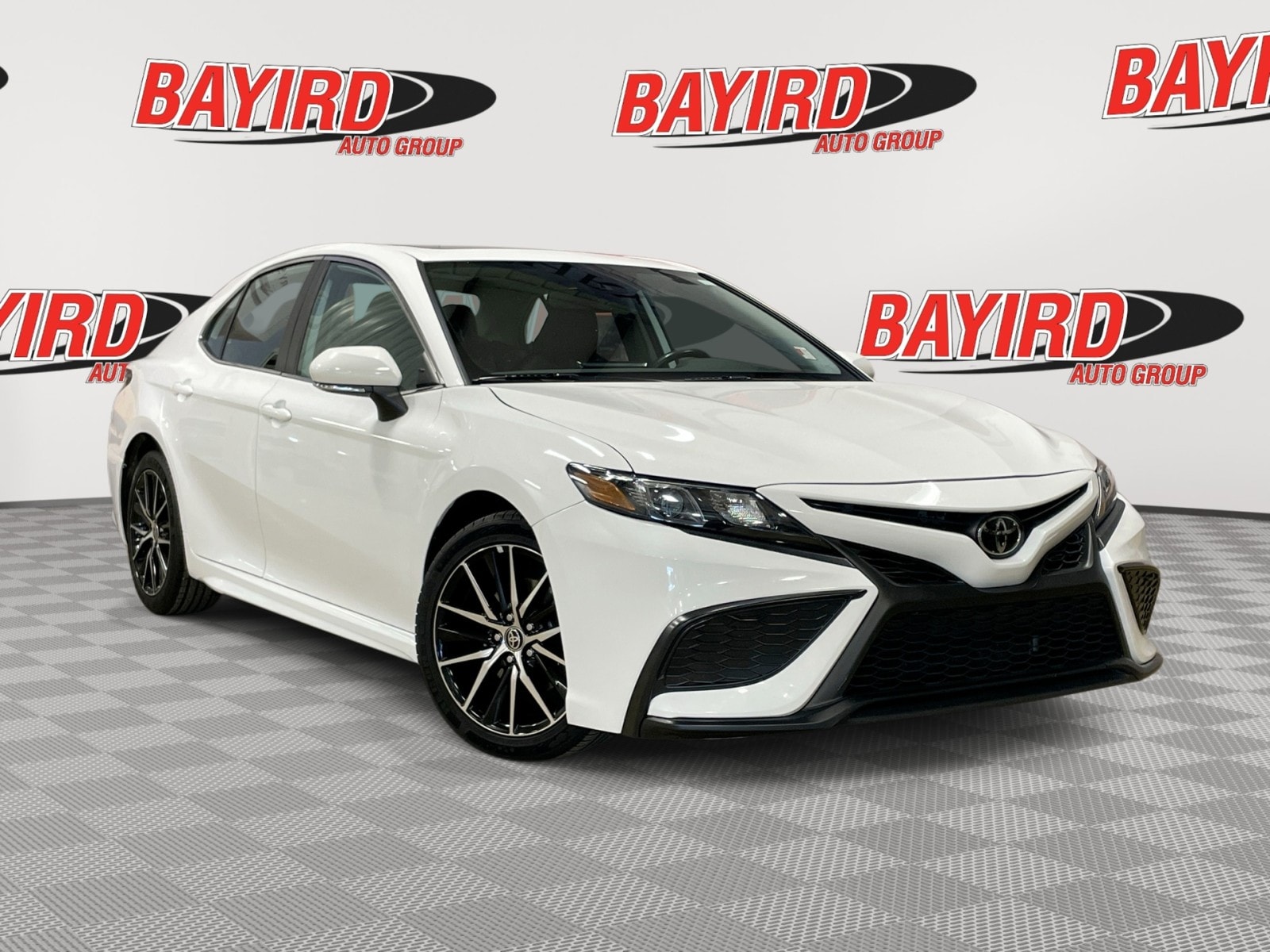 2022 Toyota Camry SE's photo