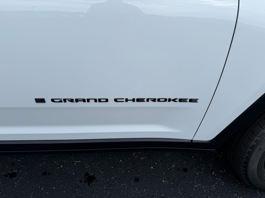 New 2026 Jeep Grand Cherokee L Laredo Sport Utility