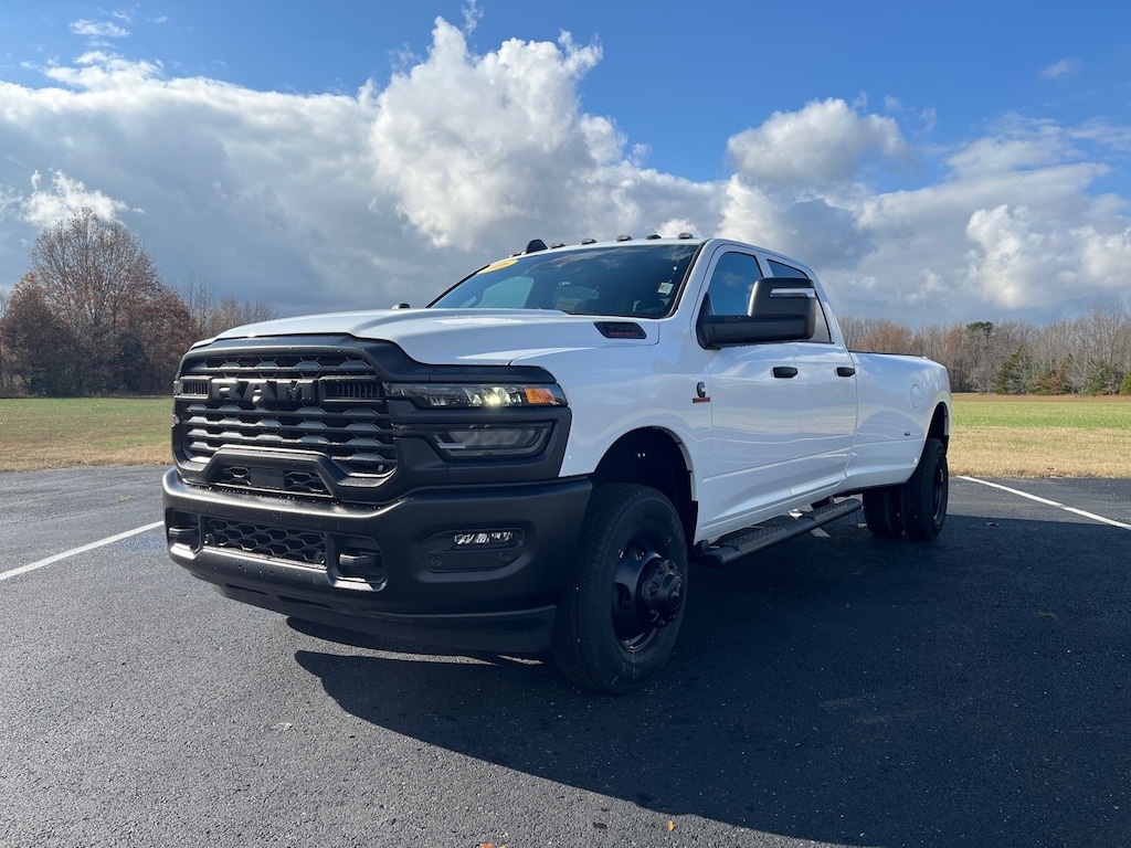 New 2026 Ram 3500 TRADESMAN CREW CAB 4X4 8' BOX Pickup
