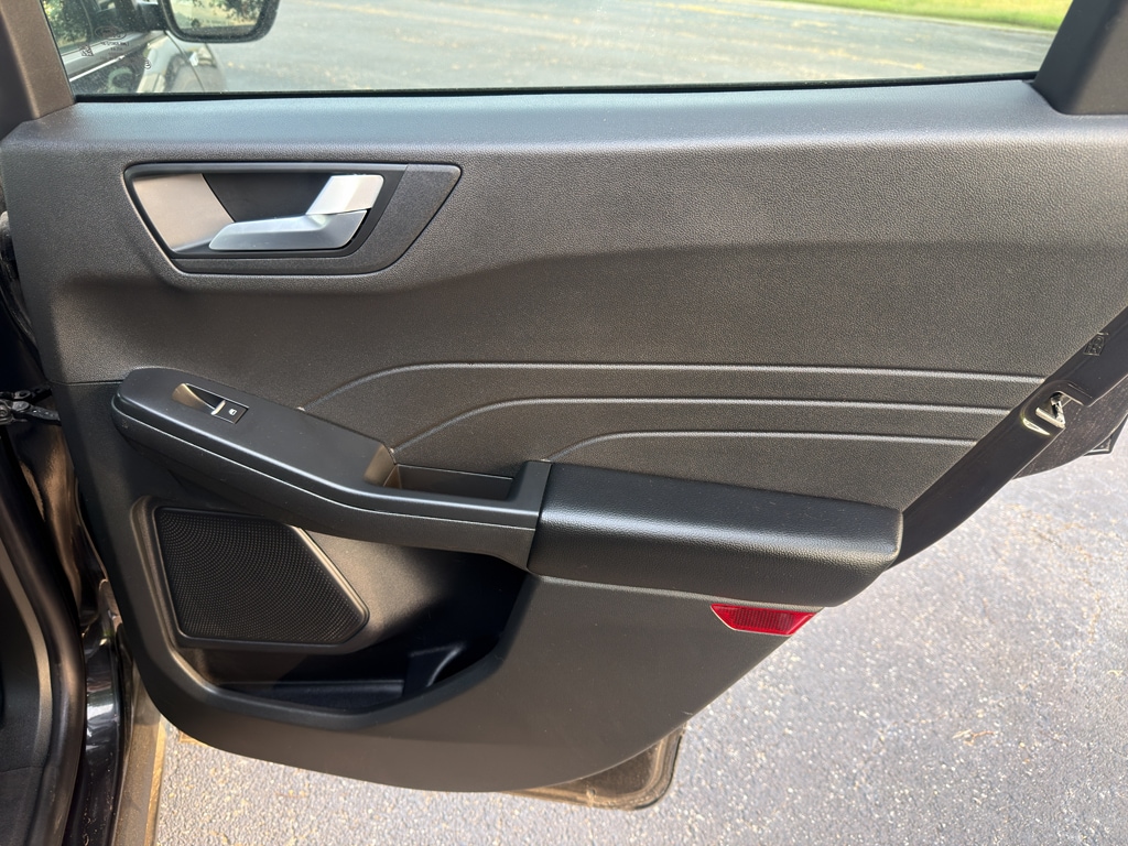 2025 Ford Escape ST-Line Select - Photo 21