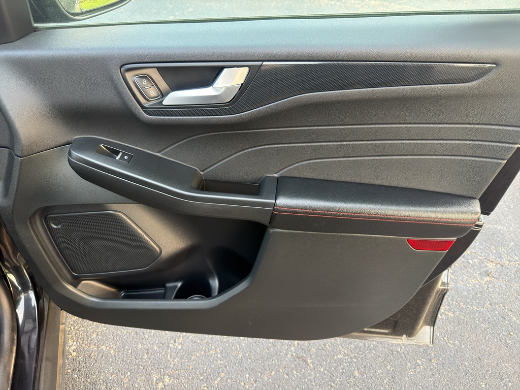 2025 Ford Escape ST-Line Select - Photo 23