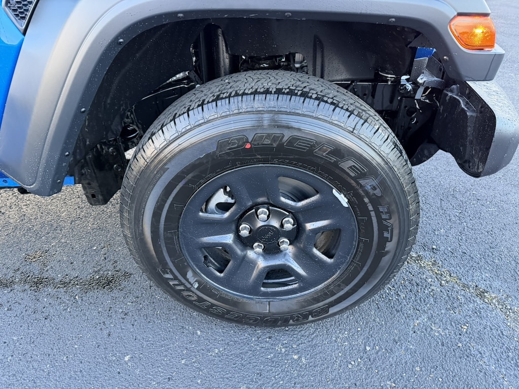 New 2026 Jeep Gladiator SPORT 4X4 Pickup