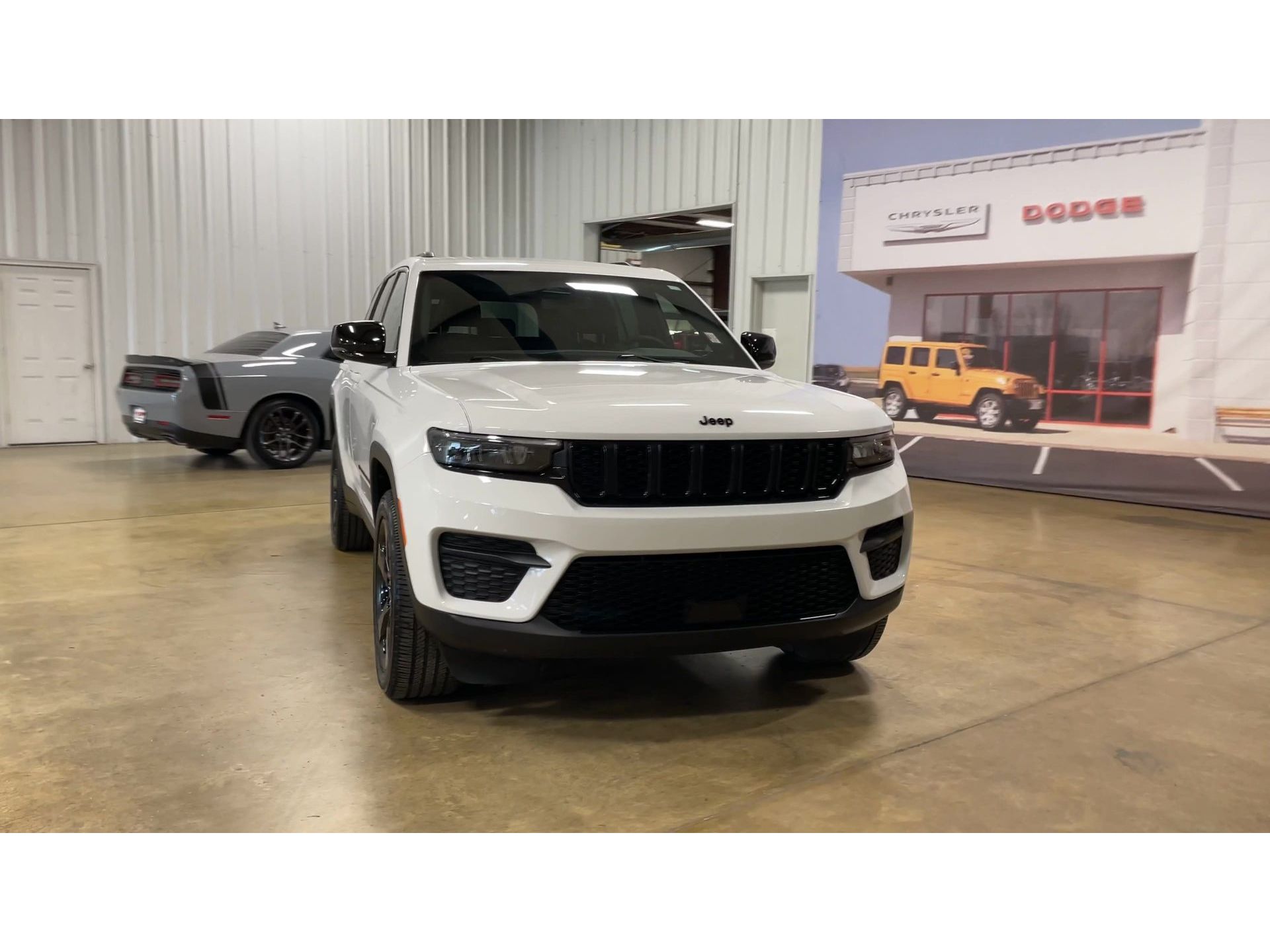 Used 2023 Jeep Grand Cherokee Laredo SUV