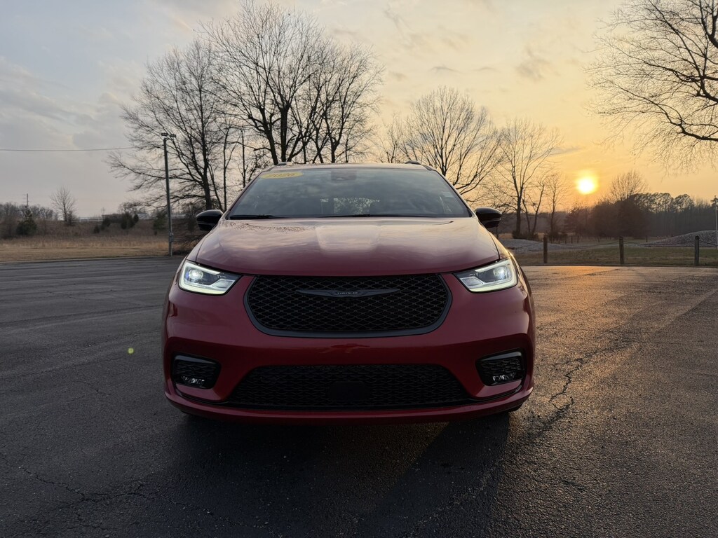 New 2026 Chrysler Pacifica SELECT Passenger Van