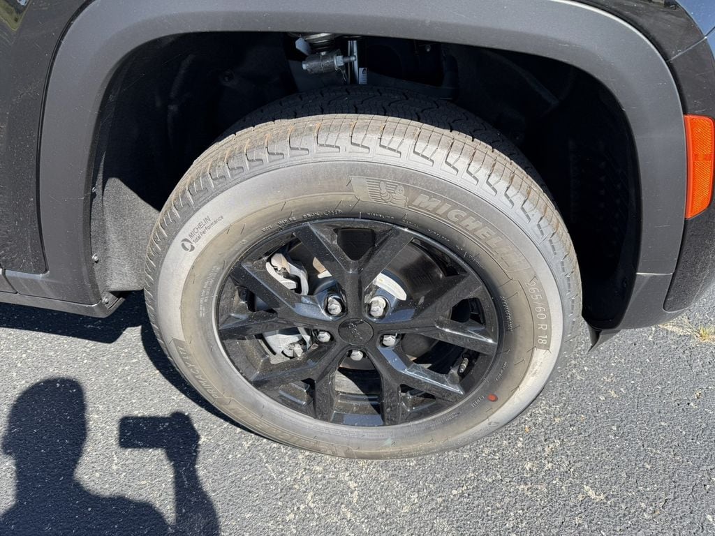 New 2026 Jeep Grand Cherokee L Laredo Sport Utility