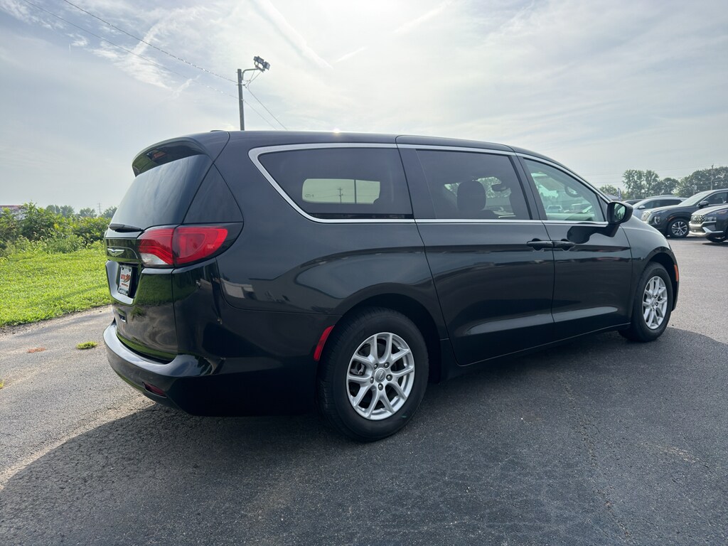 Used 2017 Chrysler Pacifica Touring Van