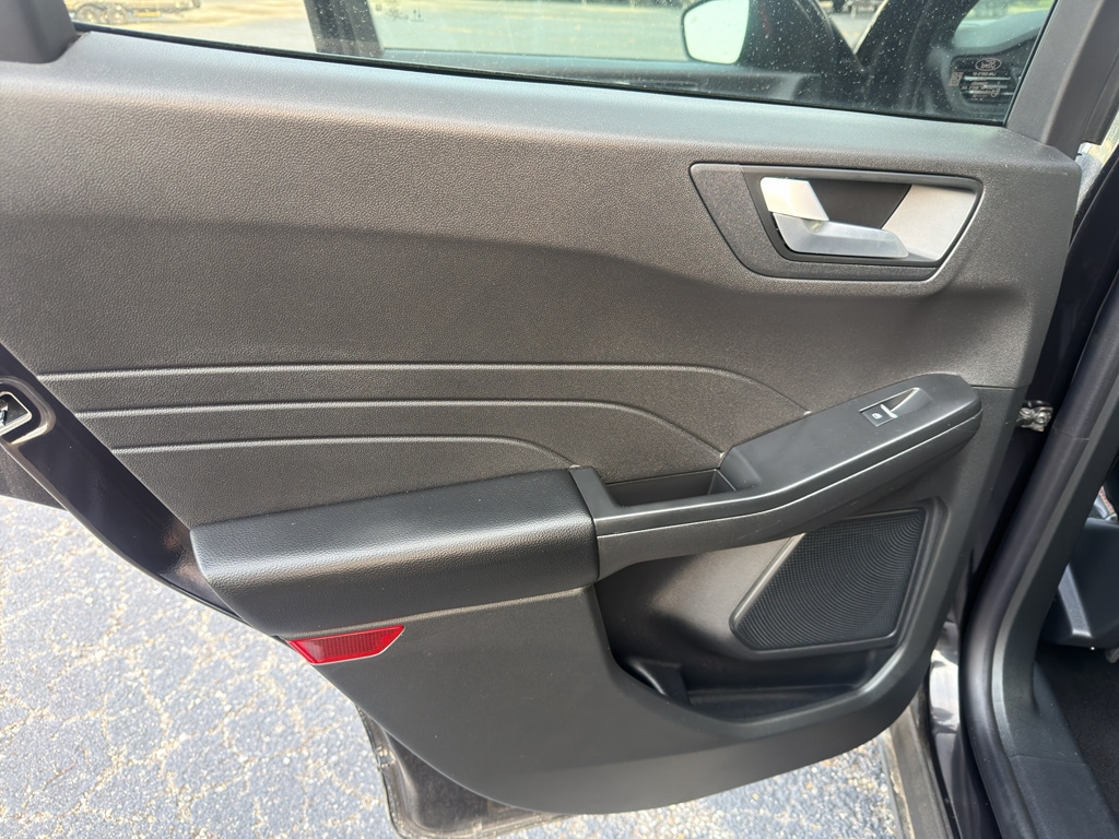 2025 Ford Escape ST-Line Select - Photo 17