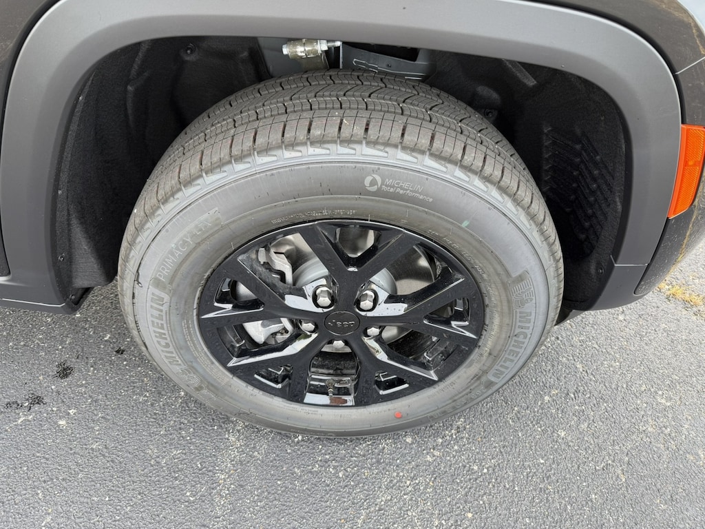New 2026 Jeep Grand Cherokee L Laredo Sport Utility