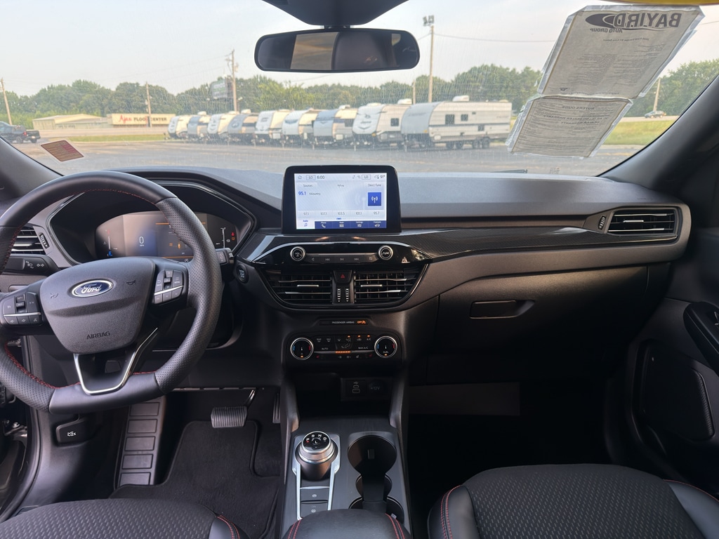2025 Ford Escape ST-Line Select - Photo 27