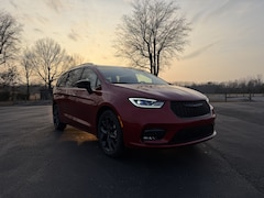 2026 Chrysler Pacifica SELECT Passenger Van