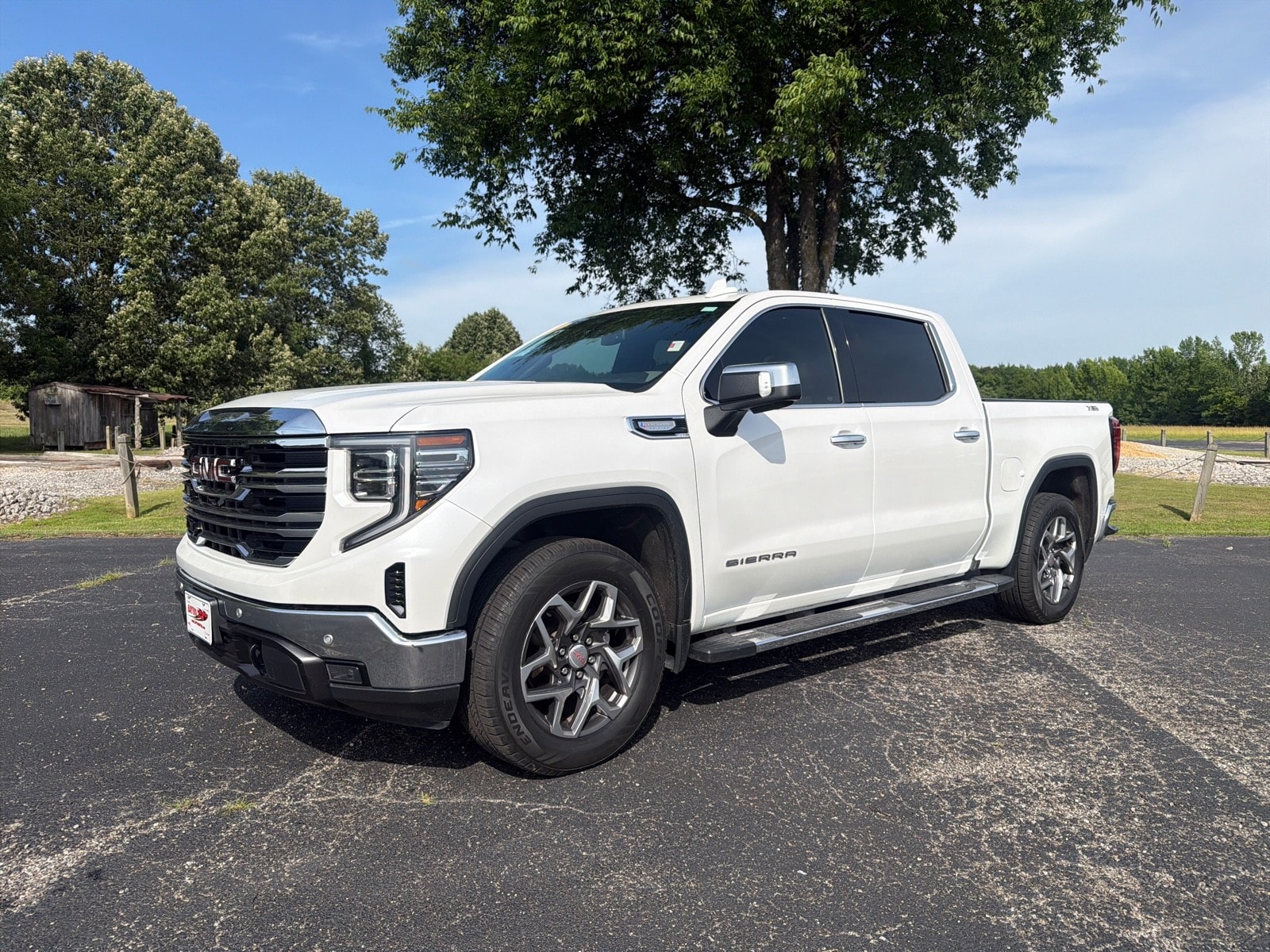 2022 GMC Sierra 4WD Crew Cab Short Box SLT's photo