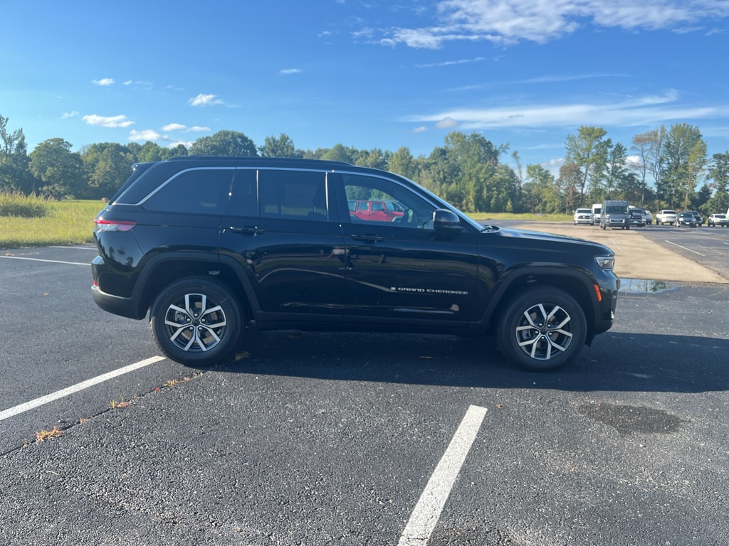 New 2027 Jeep Grand Cherokee Laredo X Sport Utility