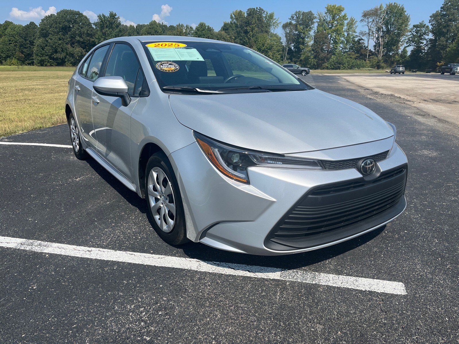2025 Toyota Corolla LE photo 3