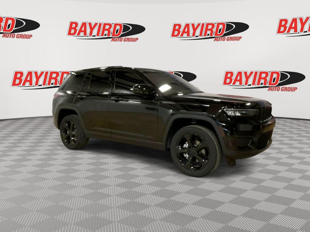 Used 2025 Jeep Grand Cherokee Laredo SUV