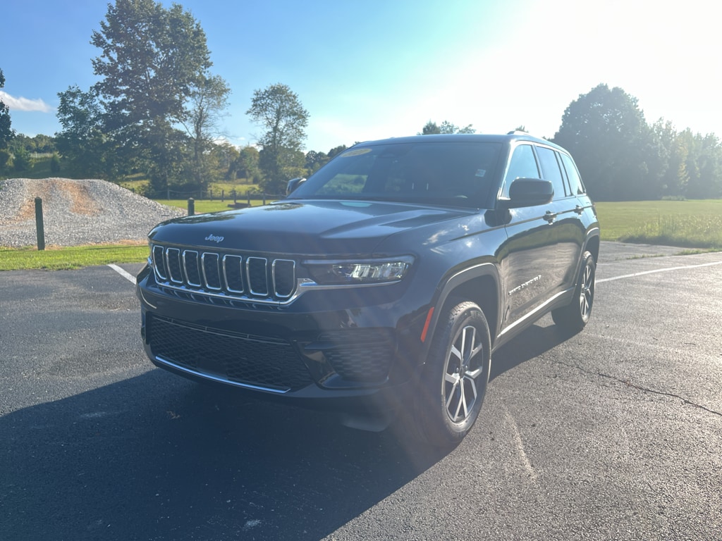 New 2027 Jeep Grand Cherokee Laredo X Sport Utility