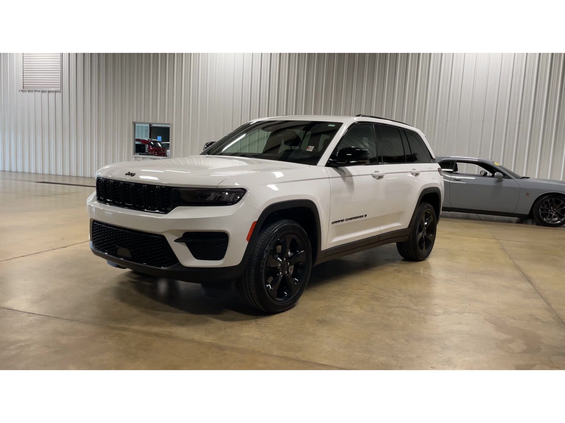 Used 2023 Jeep Grand Cherokee Laredo SUV