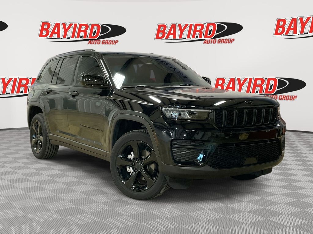 Used 2025 Jeep Grand Cherokee Laredo SUV