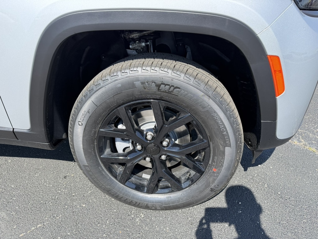 New 2026 Jeep Grand Cherokee LAREDO ALTITUDE 4X4 Sport Utility