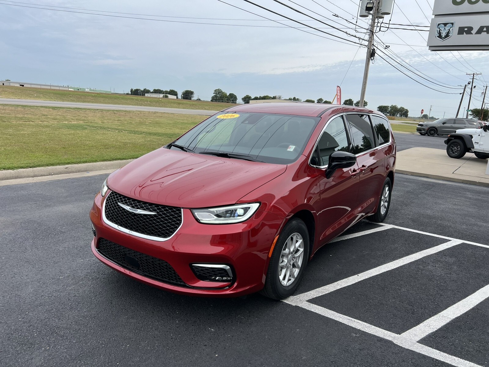 2026 Chrysler Pacifica photo 4