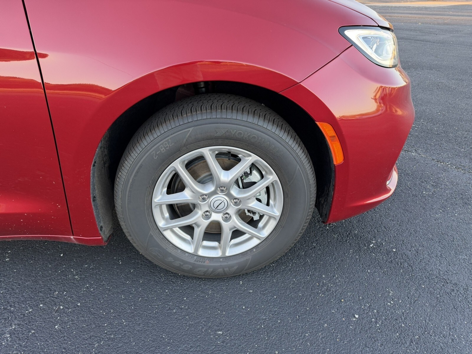 2026 Chrysler Pacifica photo 3