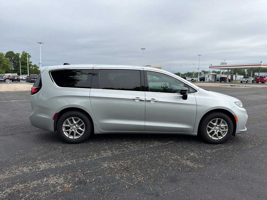 New 2026 Chrysler Pacifica SELECT Passenger Van