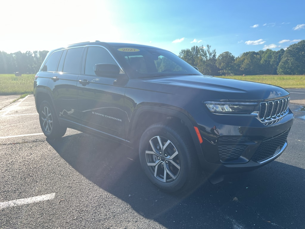 New 2027 Jeep Grand Cherokee Laredo X Sport Utility