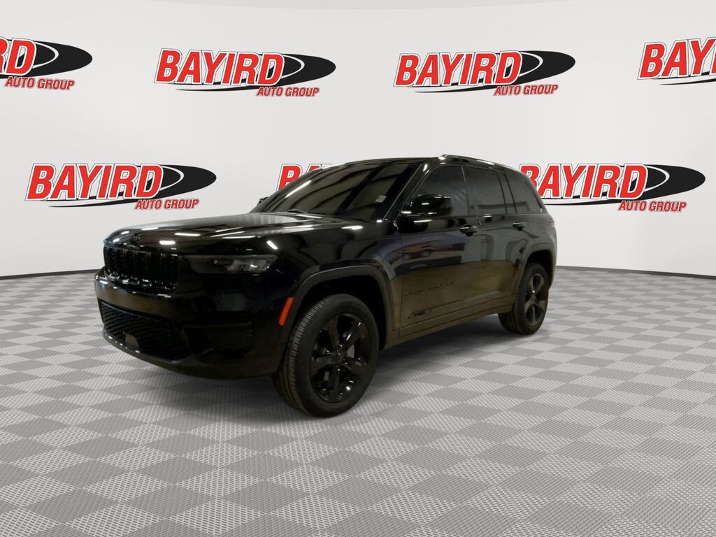 Used 2025 Jeep Grand Cherokee Laredo SUV