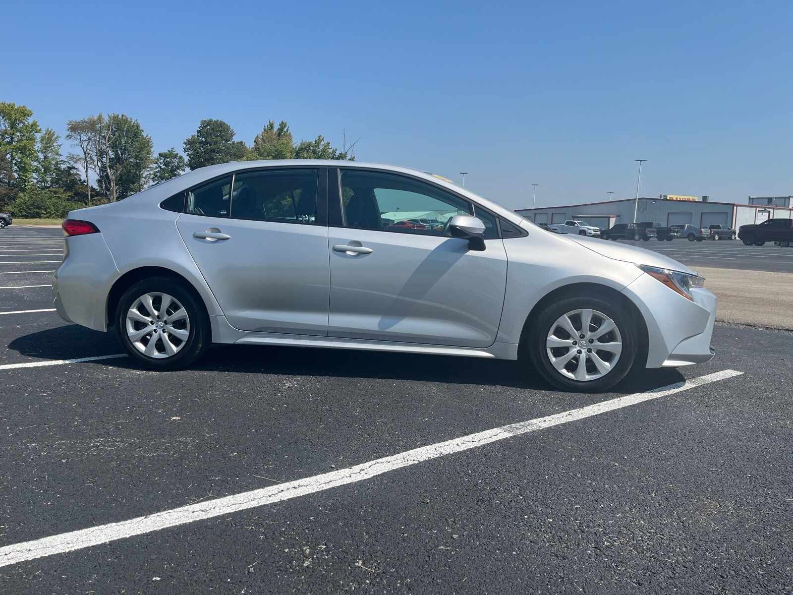 2025 Toyota Corolla LE photo 4