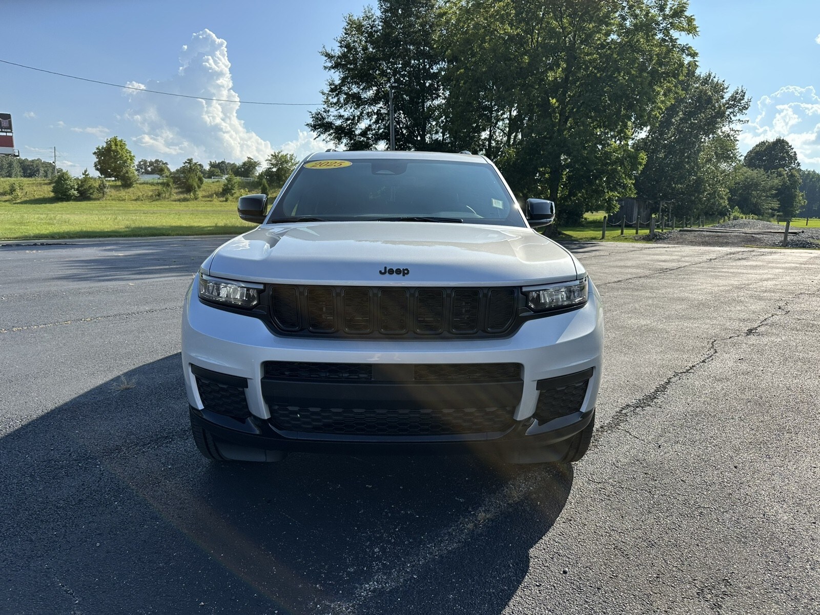 2025 Jeep Grand Cherokee Altitude photo 2