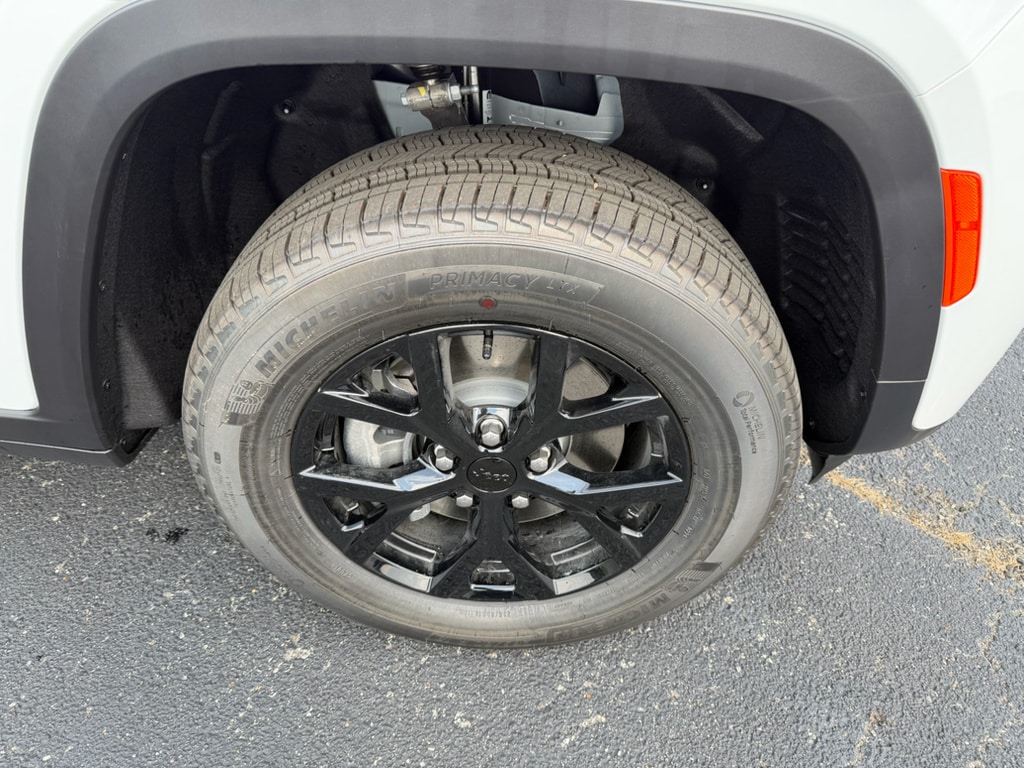 New 2026 Jeep Grand Cherokee L Laredo Sport Utility