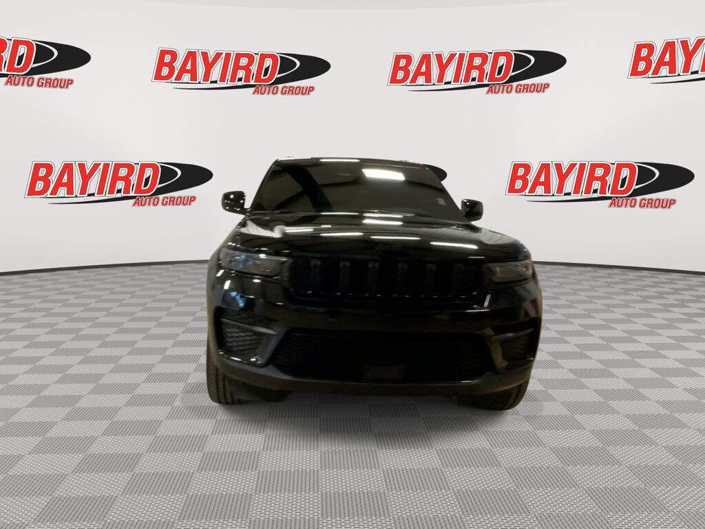 Used 2025 Jeep Grand Cherokee Laredo SUV