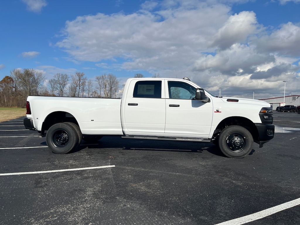 New 2026 Ram 3500 TRADESMAN CREW CAB 4X4 8' BOX Pickup