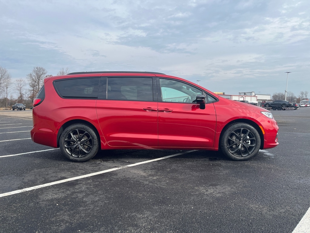 New 2026 Chrysler Pacifica SELECT Passenger Van