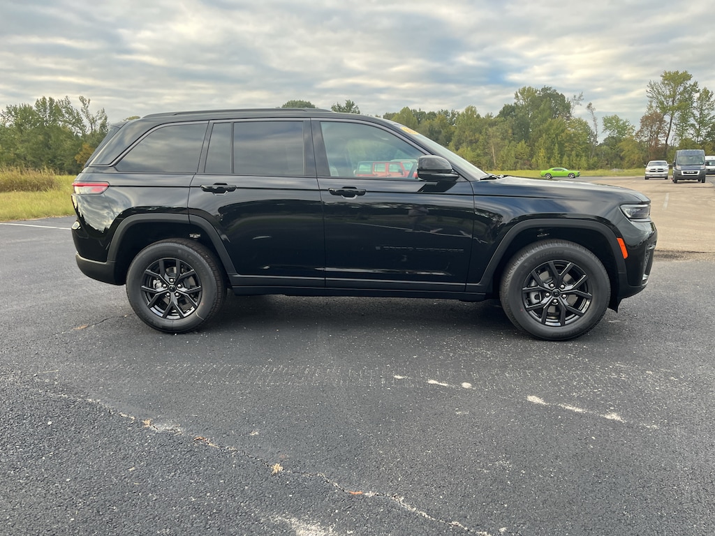New 2027 Jeep Grand Cherokee LAREDO ALTITUDE 4X4 Sport Utility